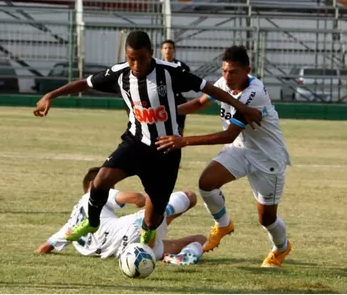 Arquivo:2015.01.20 - Grêmio 2 x 2 Atlético Mineiro (Sub-15).1.png