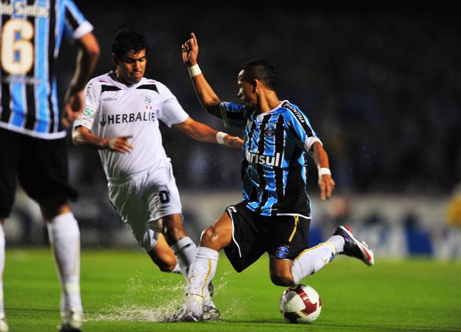 Arquivo:2009.05.13 - Grêmio 2 x 0 Universidad San Martín.1.jpg