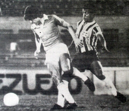 Arquivo:1982.08.24 - Defensor 0 x 0 Grêmio - foto.png