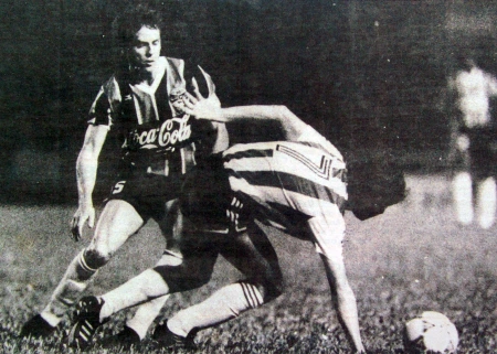 Arquivo:1990.10.31 - Grêmio 1 x 0 Estudiantes - ZH.png