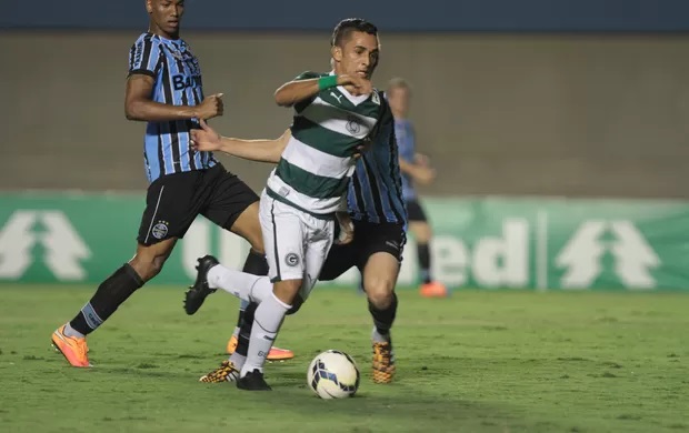 Arquivo:2014.10.18 - Goiás 0 x 0 Grêmio - Foto.jpg