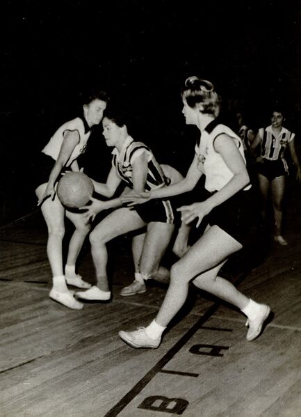 Arquivo:Equipe gremista de basquete.jpg