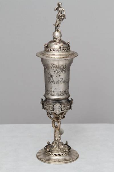 Arquivo:Troféu Wanderpreis 1904-1906.png