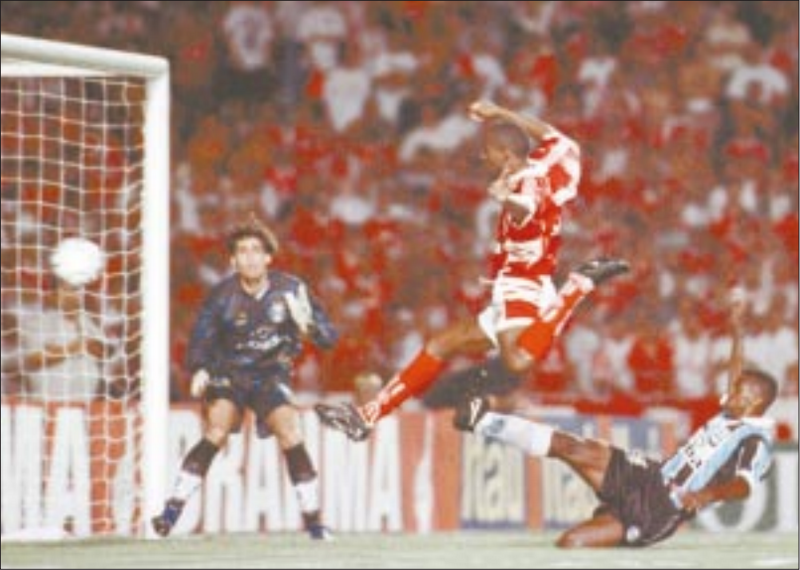 Arquivo:Grenal - Foto Ricardo Giusti.png