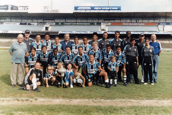 Equipe Grêmio F 2001.png