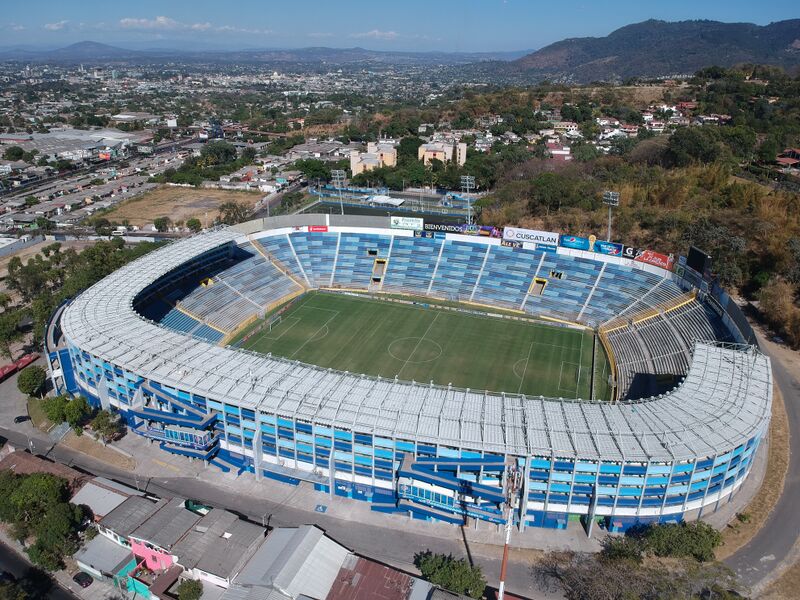Arquivo:Estádio Cuscatlán.jpg