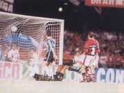 Carlos Miguel marcando o segundo gol da final da Copa do Brasil de 1997