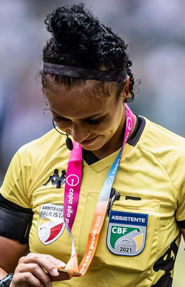 Izabele de Oliveira.png