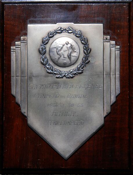 Arquivo:Honra ao Mérito.jpg