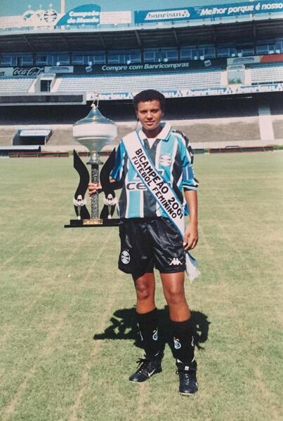 Arquivo:Grêmio Bicampeão Gaúcho 2001.jpeg