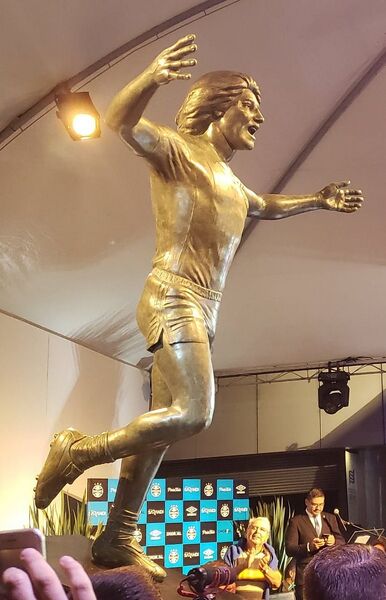 Arquivo:Estátua - Renato Portaluppi.jpg