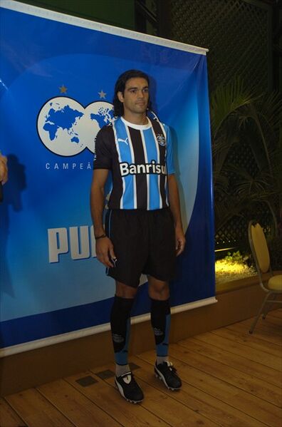 Arquivo:Maidana uniforme.jpg